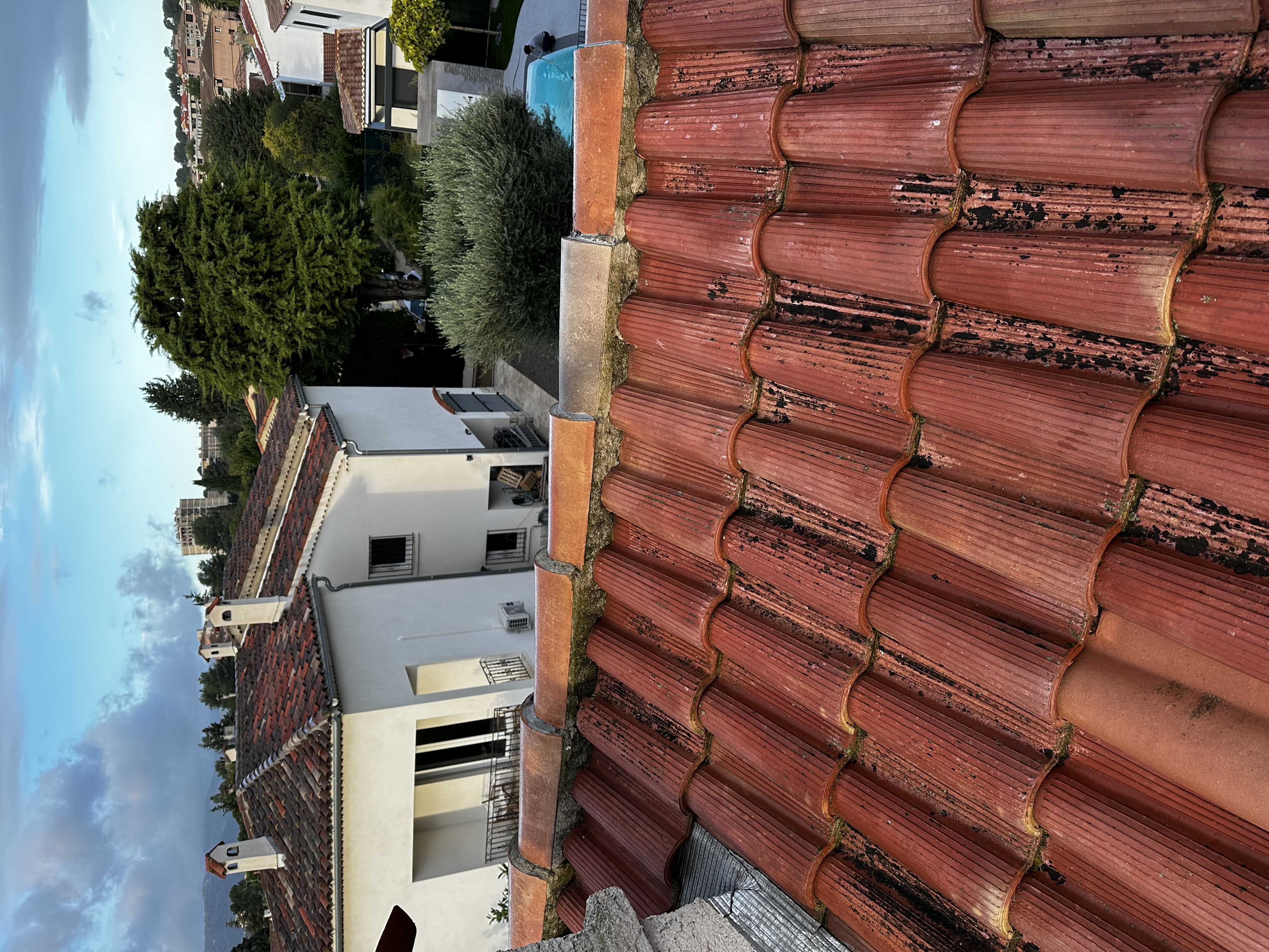 Faîtage continu · Sanary
